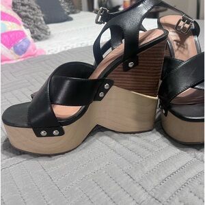 Black wedges